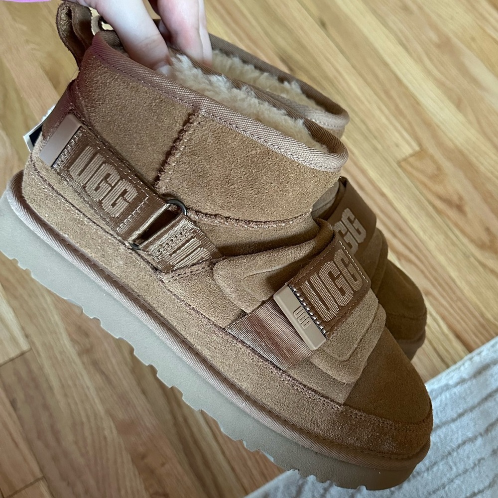 UGG Classic Ultra Mini Hybrid Boot - Picture 3 of 8